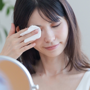 生え際以外についた液をふき取る