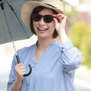 外出時はサングラスなどを使用しましょう