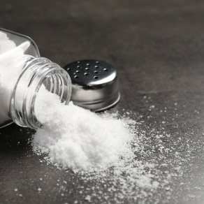 塩分の高い食事を控えましょう