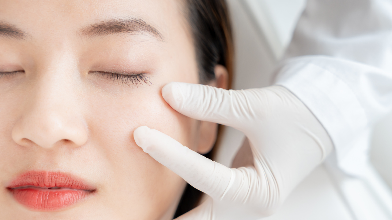 クマ取り治療の副作用はある？術後のリスクと後悔しないための注意点