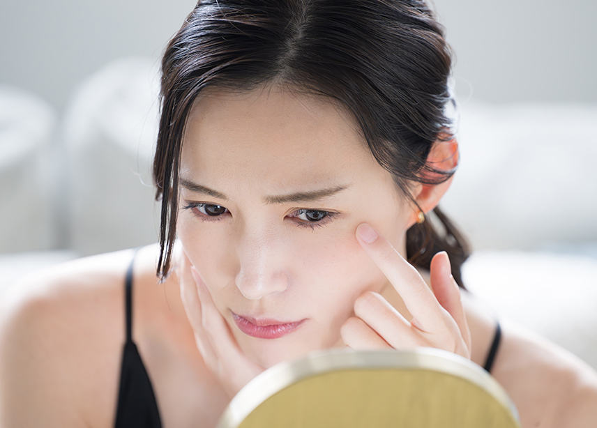 クマ取り後に腫れが引かない？ダウンタイムのピークと経過、早く改善する方法を専門医が解説！